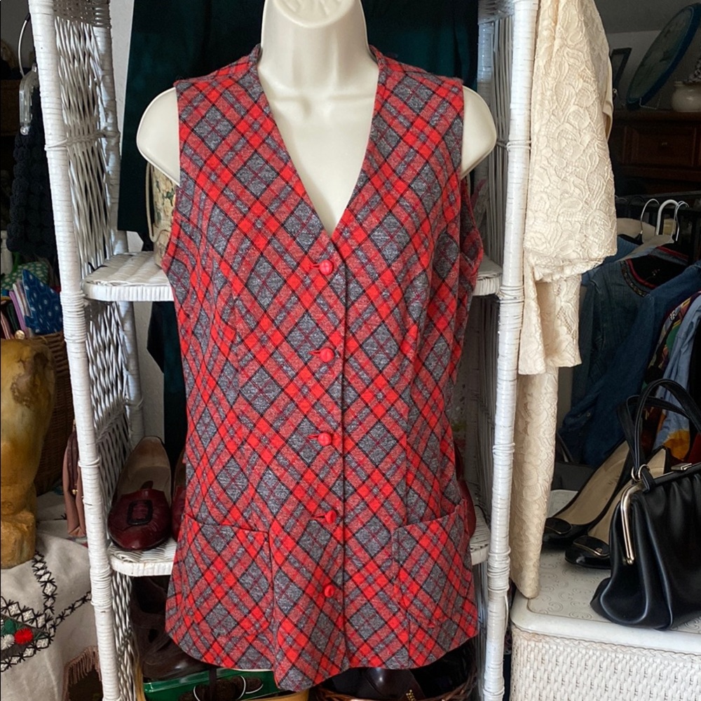 *Vintage 70’s- Koret California- thick knit Plaid - tunic vest - Red and Gray
